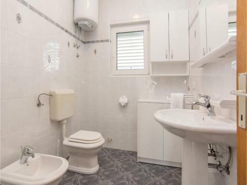 Five-bedroom Holiday Home In Rovanjska