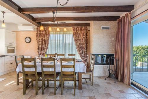 Luxury Villa Sana With Pool And Relaxing Panoramic View