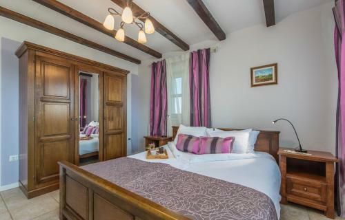 Luxury Villa Sana With Pool And Relaxing Panoramic View