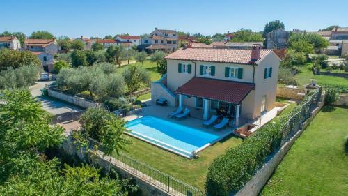 Luxury Villa Sana With Pool And Relaxing Panoramic View