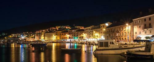 Apartments With A Parking Space Senj - 15236