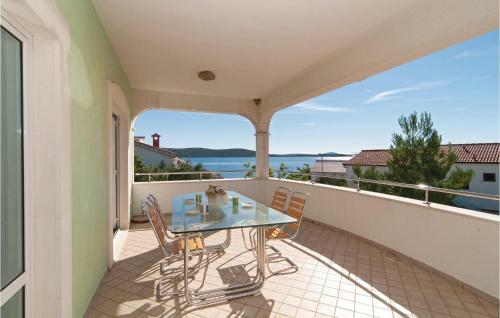 Three-bedroom Holiday Home Sevid With Sea View 09