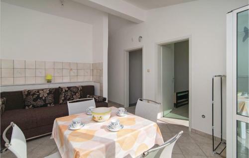 Three-bedroom Holiday Home Sevid With Sea View 09