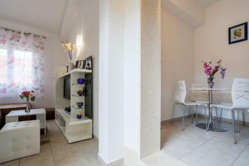 Holiday Home Little Desire 1818