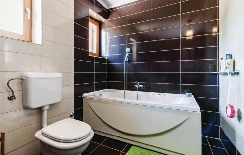 Four-bedroom Holiday Home In Sikovo