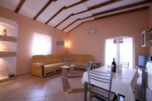 Apartments In Silo/insel Krk 13442