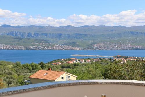 Apartment In Silo/insel Krk 13586