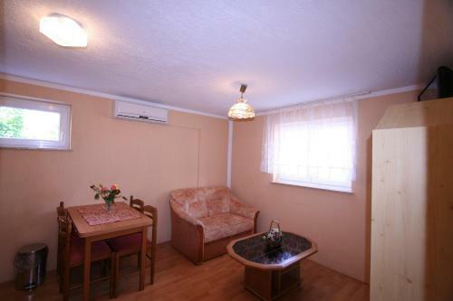 Apartments In Silo/insel Krk 13571
