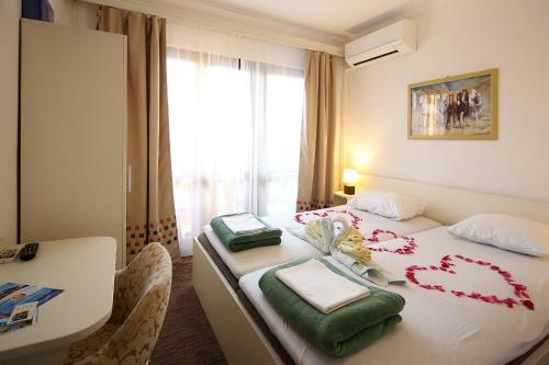 Hostal Guest House Zeba & Riviera