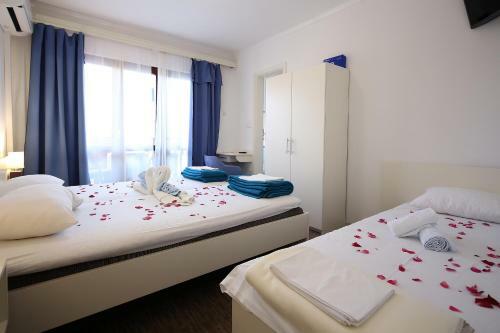 Hostal Guest House Zeba & Riviera