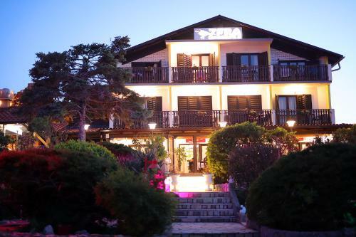 Hostal Guest House Zeba & Riviera