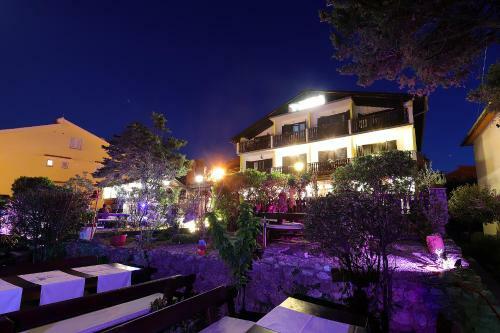 Hostal Guest House Zeba & Riviera