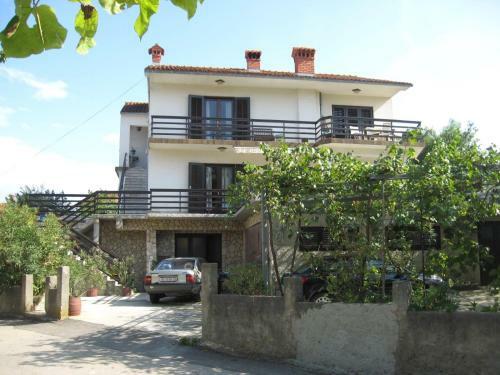 Apartment In Silo/insel Krk 13590