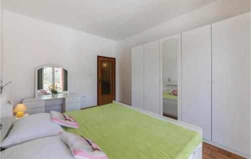 Apartment Liznjan Plekuti