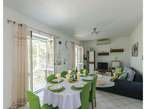 Three-bedroom Apartment In Slano