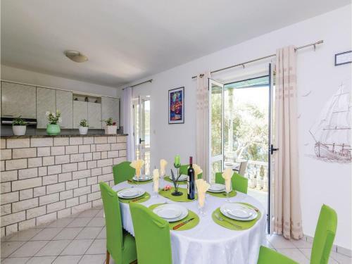 Three-bedroom Apartment In Slano