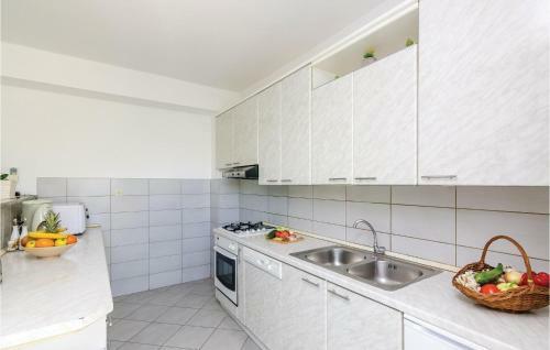 Three-bedroom Apartment In Slano