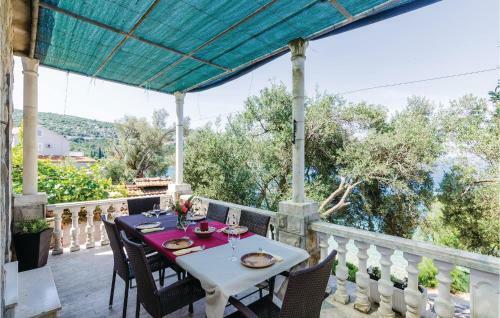 Three-bedroom Apartment In Slano