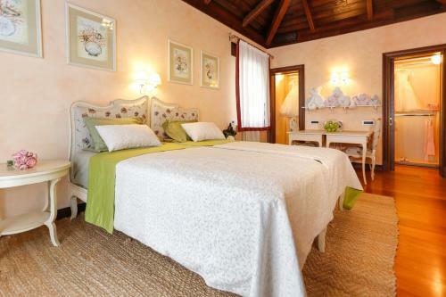 Slatine Villa Sleeps 9 Pool Air Con Wifi