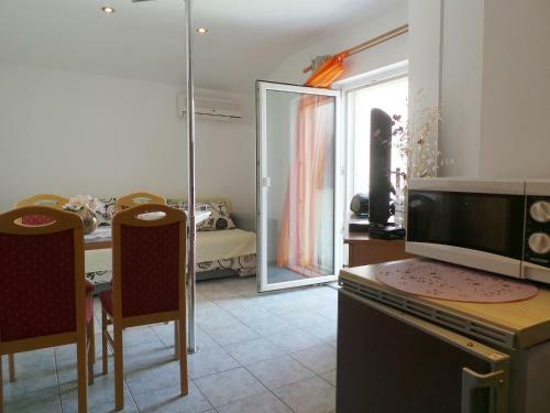 Jadranovo One-bedroom Apartment 1