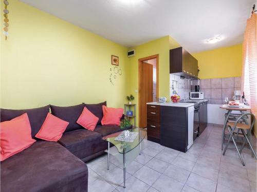 One-bedroom Apartment In Smrika
