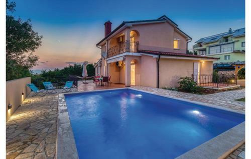Four-bedroom Holiday Home In Smrika