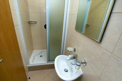 Apartment Split 11623a