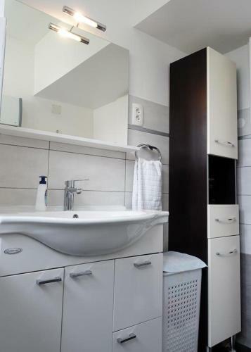 Apartment Split 11580a