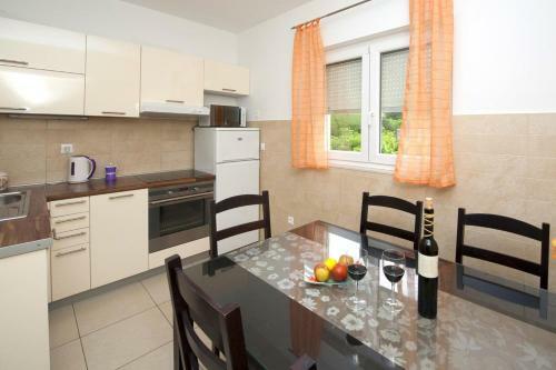 Apartment Split 11623b