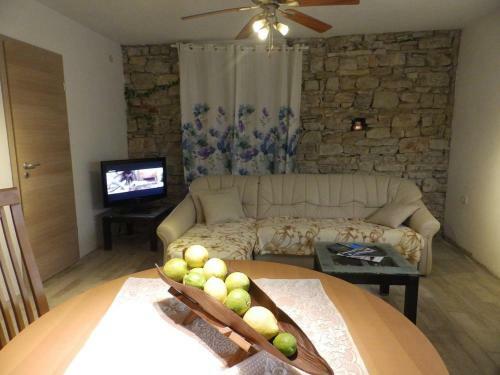 Seaside Holiday House Maslinica (solta) - 14017