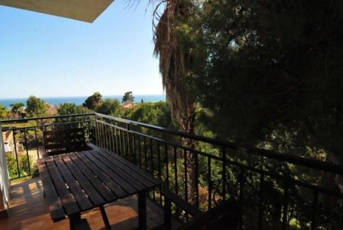 Santa Susanna Villa Sleeps 10 Wifi