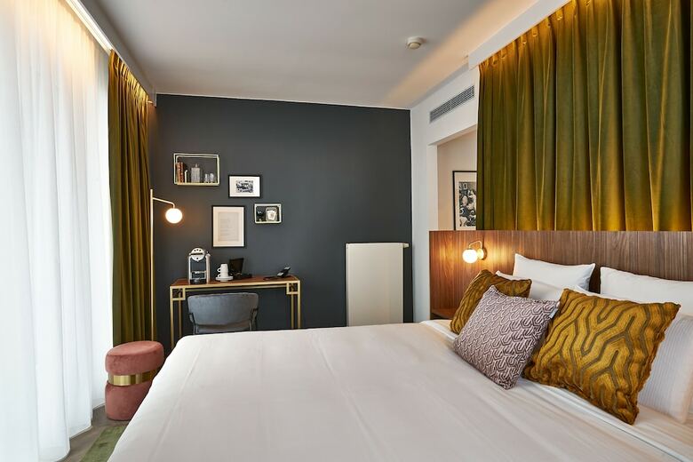 Hotel Pantone