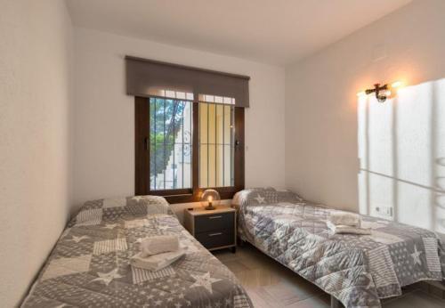Moraira Apartment Sleeps 4 Pool