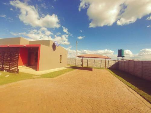 Contemporary Cozy 3 Bedroom Cottage