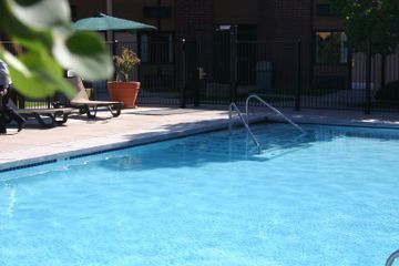 Hotel Crystal Inn And Suites