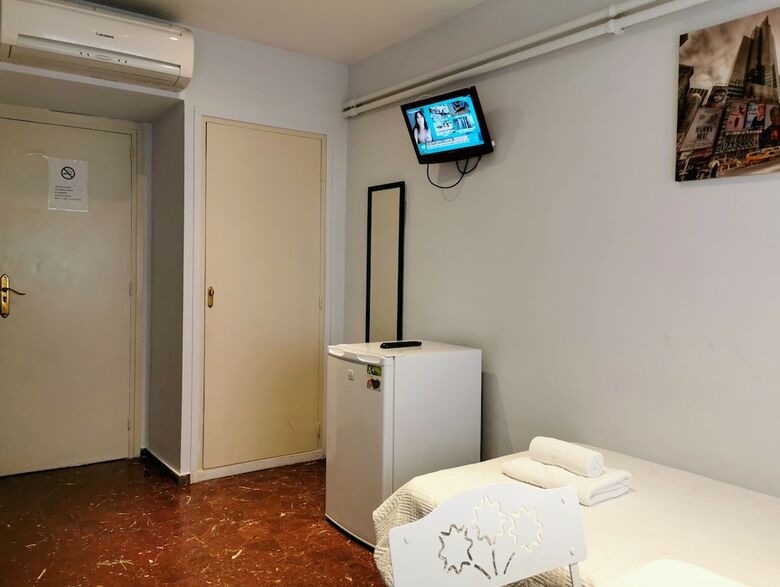 Hostal Barcelona City Street