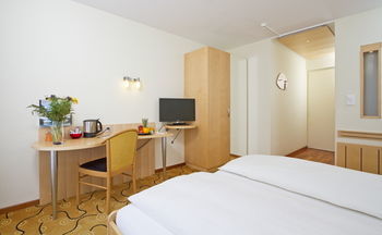Goldey Swiss Q Hotel