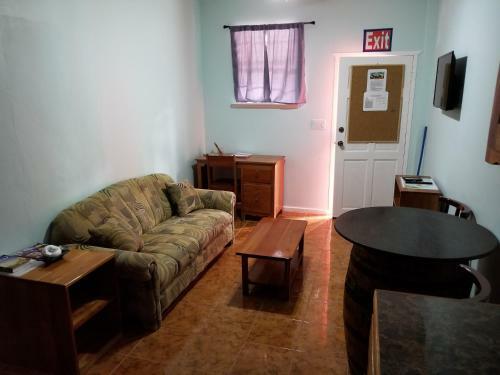 Hostal Canuck Cottages