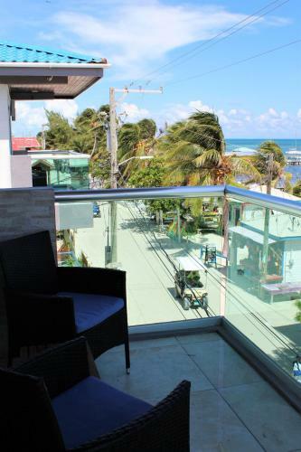 Barefoot Caye Caulker Hotel
