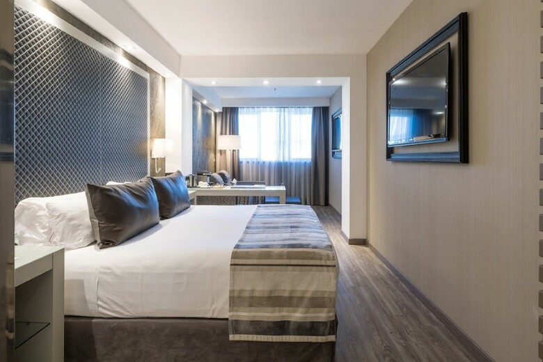 Hotel Catalonia Square