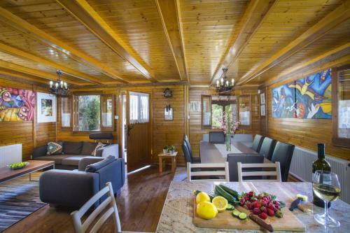 Ricky Chalet Near Troodos