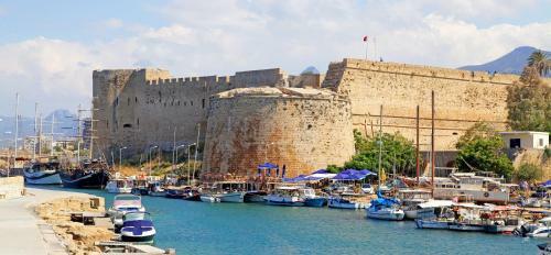 Villa Falcon's Crest