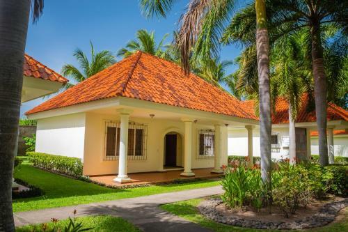 Pato Canales Hotel & Resort