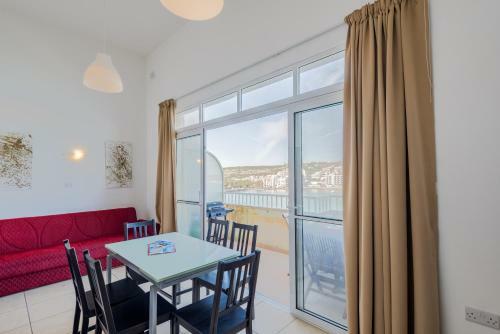 Blue Harbour 4 Seafront Apartment