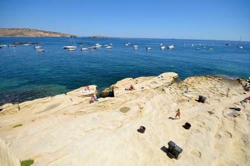 Getawaysmalta - Seashells Apartment 11 With Terrace And Sea Views In Bugibba
