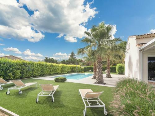 Lovely Villa In Saint-genies-de-fontedit With Pool