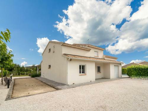 Lovely Villa In Saint-genies-de-fontedit With Pool