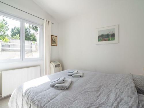 Alluring Villa In Pouzols-minervois With Jacuzzi