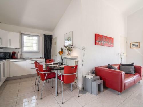 Alluring Villa In Pouzols-minervois With Jacuzzi