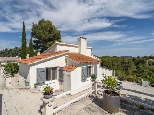 Alluring Villa In Pouzols-minervois With Jacuzzi